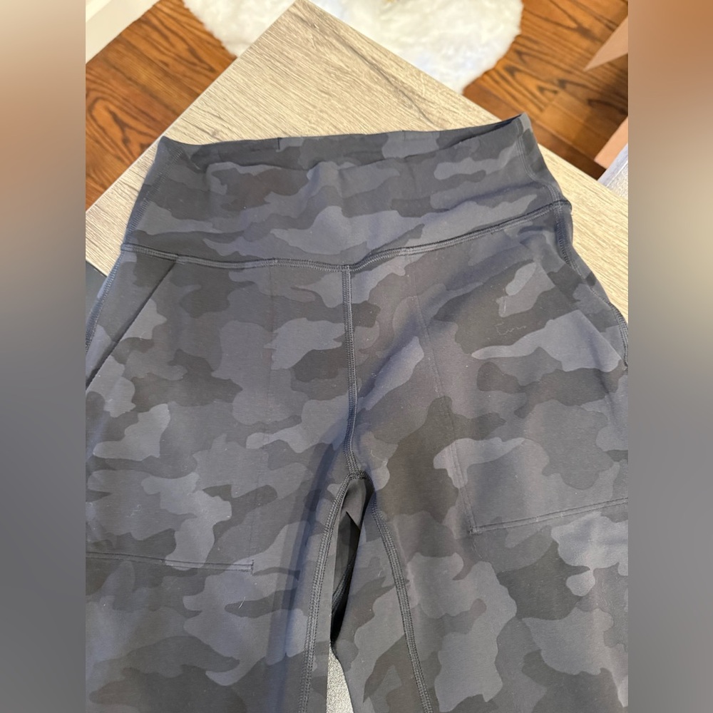 Lululemon - Picture 3 of 7